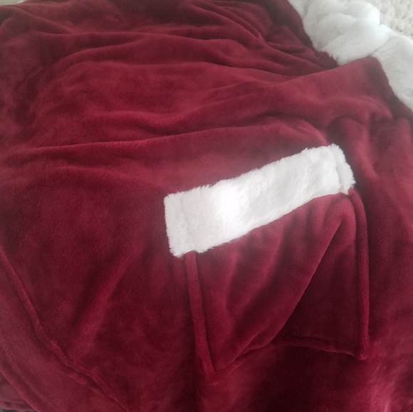 Nwot- cozy plush body wrap - Picture 7 of 7